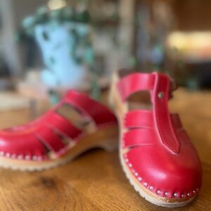 Troentorps red Mary Jane clog size 37
